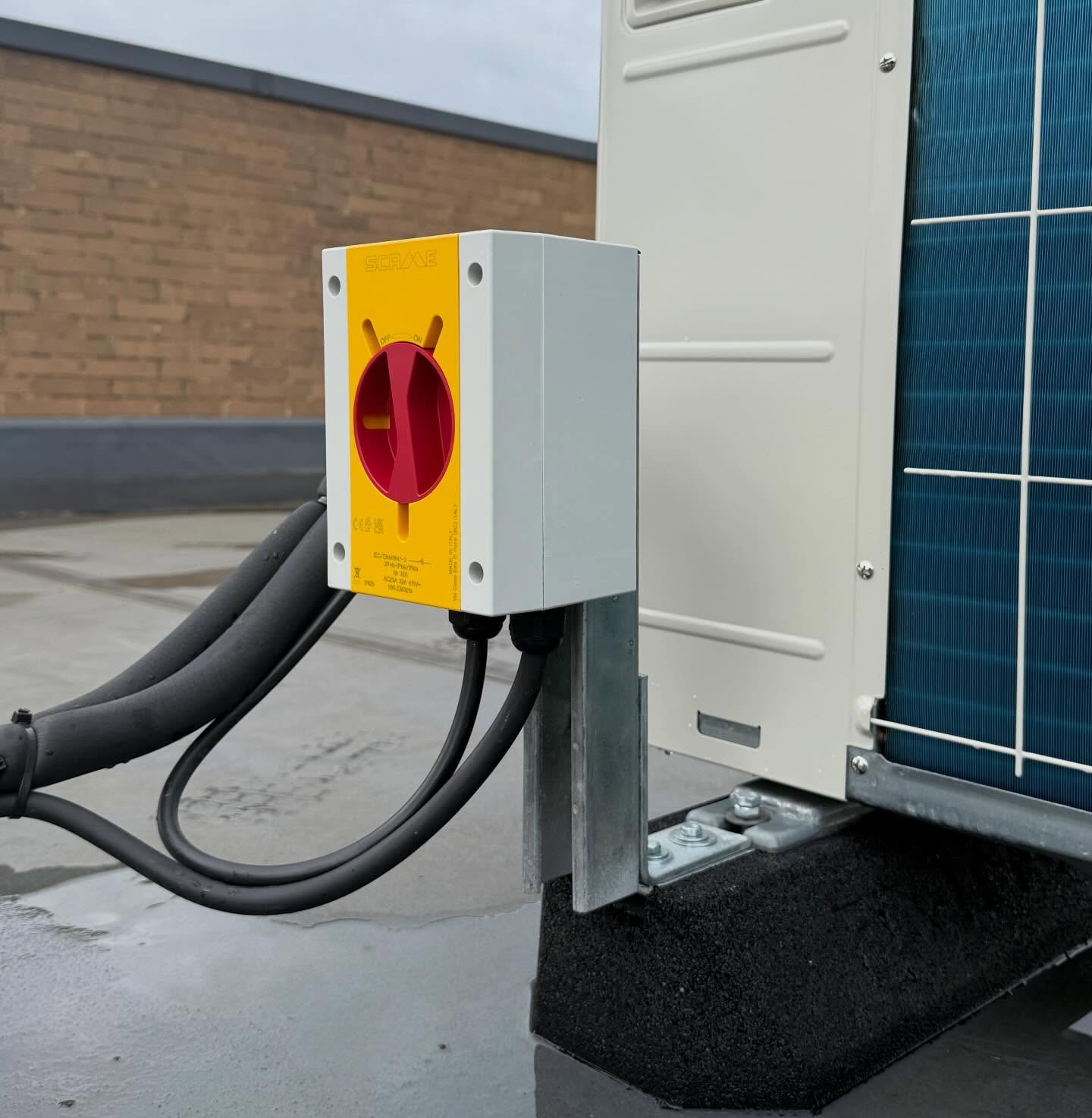 Isolator installed beside a rooftop air conditioning condenser unit
